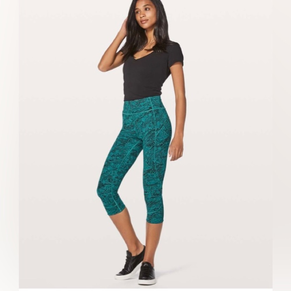 Lululemon In Movement Crop *Everlux 19"
Kitakami Spirit Green Black